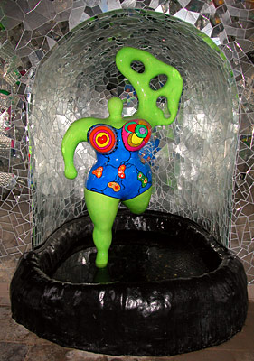 Brunnenfigur in der Grotte