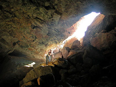 Taubenhöhle auf Methana, Copyright Stefanie Möhrle und Dr. Hans-Michael Hackenberg
