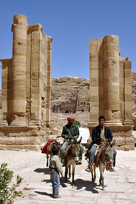 Dreibogiges Stra&szlig;entor zu Ehren Trajans, Copyright Stefanie M&ouml;hrle