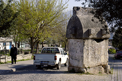 Grab auf der Stra&szlig;e, Copyright Stefanie M&ouml;hrle